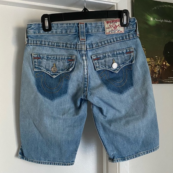 true religion distressed shorts - Picture 2 of 4